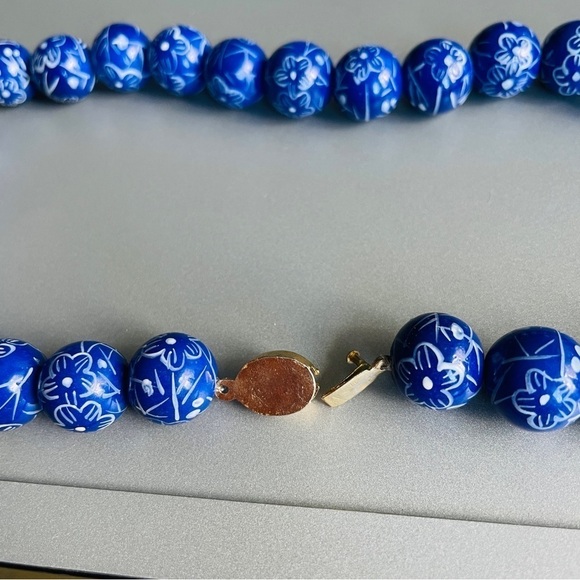 14K Gold Emerald Clasp Pearl Blue Floral Porcelain Bead Bracelet & Neckl…